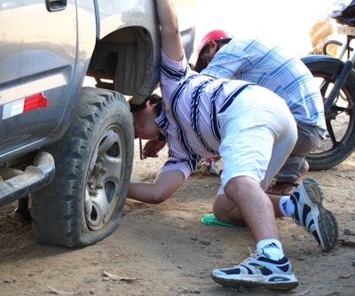 Flat tire in Peruvian jungle on GFTN trip