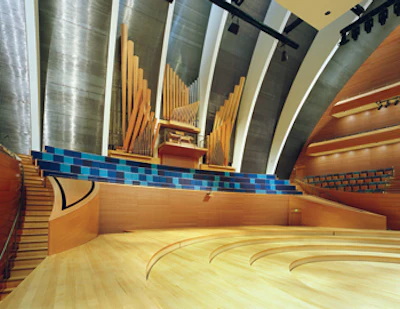The stage platform was straight-laid, causing individual planks to span the risers. This improved the visual breaks from riser to riser.