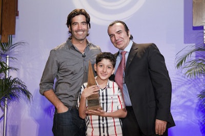 Avedis Duvenjian and his son Tígran accept the Members' Choice award from HGTV's Carter Oosterhouse (left).