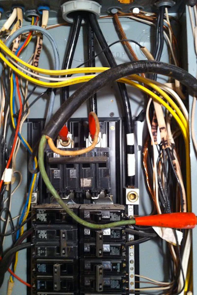 Roy R Fuse Box With 220 Hooked Up With Alligator Clips