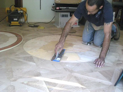 Avi Hadad Spreading Glue For Medallion Glue