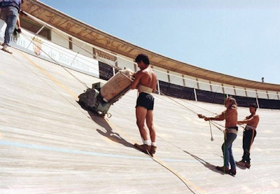Workers sanding the Velódrom d'Horta.