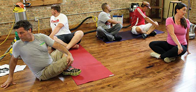 Uuu 817 Wfb As17 Yoga Group Criss Cross Turning Other Way Sm