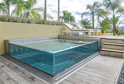 The use of acrylic panels has dramatically increased in popularity over the past two years both for pools and custom spa installations. (Photos courtesy of Diamond Spas)