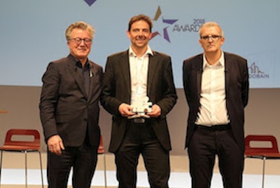Kahrs Group's Tobias Blumer (center) receives the award from Saint-Gobain Building Distribution President Kare Malo (left) and Marketing Director Jean-Jacques Bourhis at a ceremony in Paris.