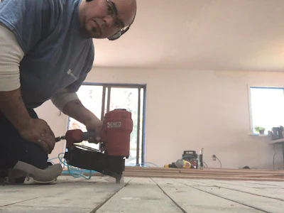 Oop 618 Wfb Jj18 Tool Time Senco Nails Action Shot With Jorge Med