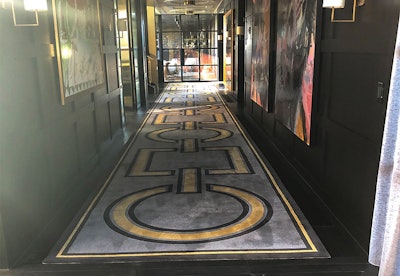 9 A 1219 Wfb Dj20 Techn Passage Floor Covered With Runner To Mirror Ceiling Med