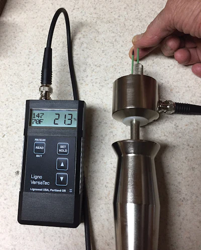 To check if the meter will pick up measurements touch both pins with two fingers. A value higher than 14% should be displayed.