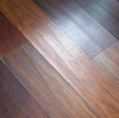 When engineered flooring experiences long periods of low RH, it can have dry-cupping and face-splitting, among other problems.
