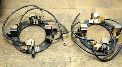 The edger brush block assembly is what holds the brushes; it uses springs to push the brushes against the commentator. The brush block holders must be clean so they can work freely. If dirt builds, they can bind up, causing the brushes to not contact the commentator. If the motor gets too hot, it can even melt the brush holder itself. On the left, you can see a damaged one, with a new one on the right.