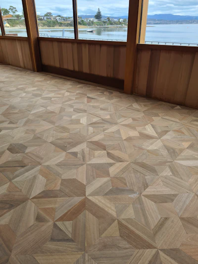 Flooring: Pentarch | Species: Spotted gum | Adhesive: Soudal | Equipment: American Sanders