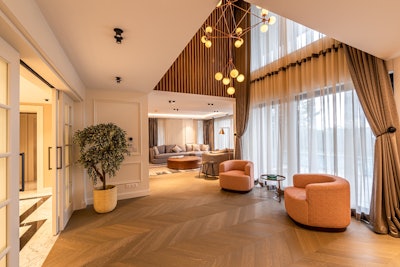 Hüni Parke installed 1,700 square feet of chevron oak flooring in this modern-style home in Istanbul.