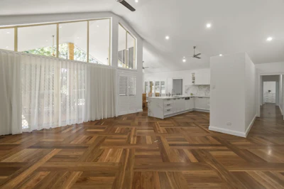 Manufacturer: Hurford’s | Product: Spotted gum | Finish: Loba | Adhesive: Sika | Equipment: Galaxy