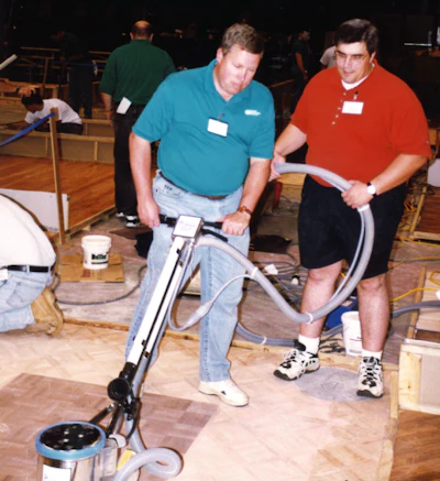 Mark Long (in green shirt) teaching at the NOFMA school in Memphis in September 1998.
