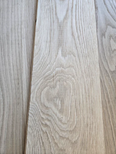 2 D 626 Wfb Jj26 Wdwks Heartinwoodfloor Rawcloseup